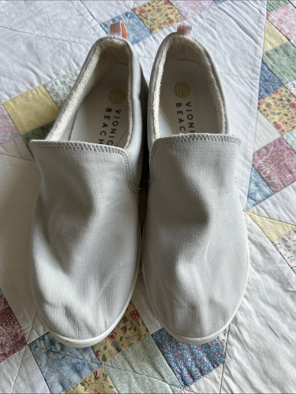 H—Vionic Beach Slip-On Sneakers in Light Gray